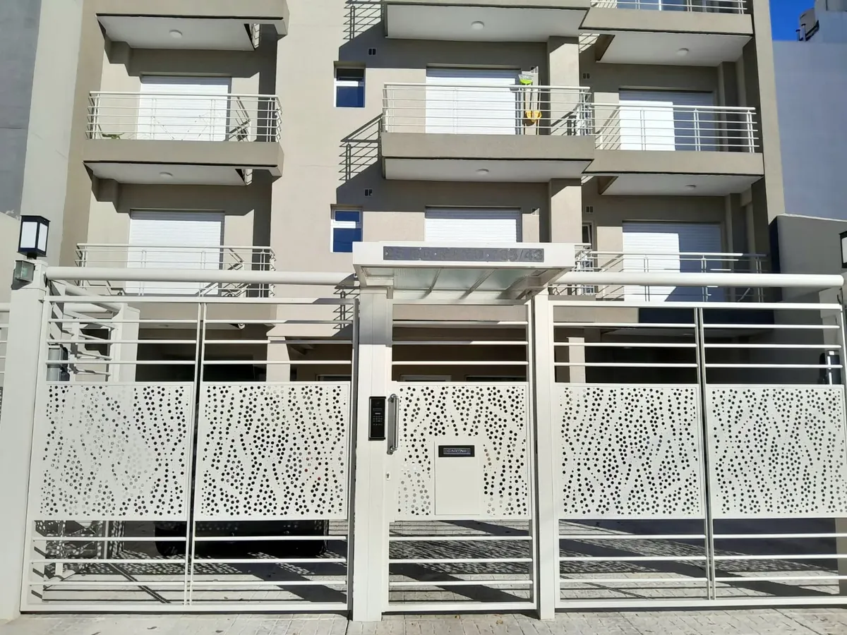 Alquilo Amplio Monoambiente En El Centro De Morón. Apto Profesional