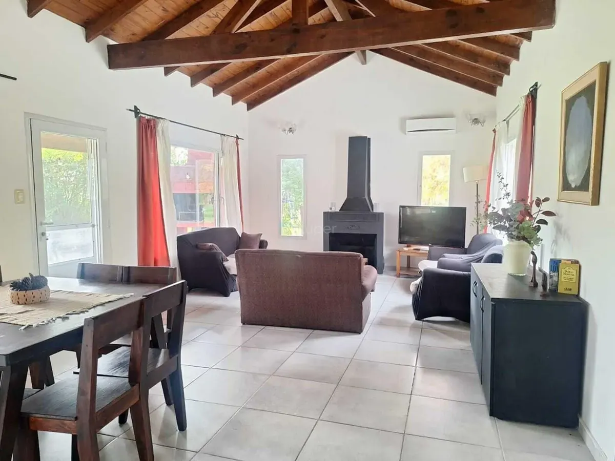 Casa con pileta y parrilla
