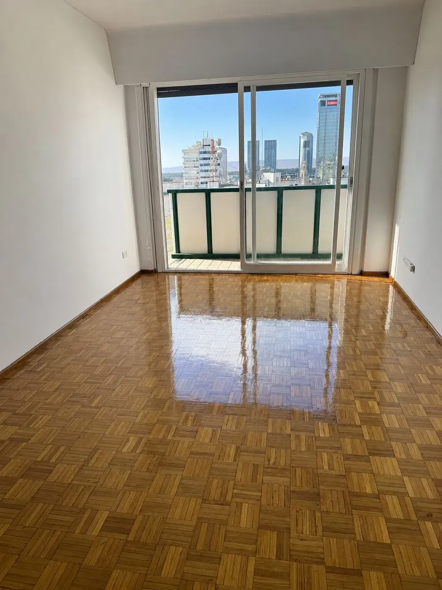 21st floor, city views, gas kitchen
