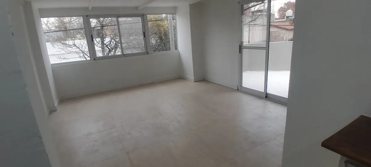 1º andar com terraço, orientação oeste