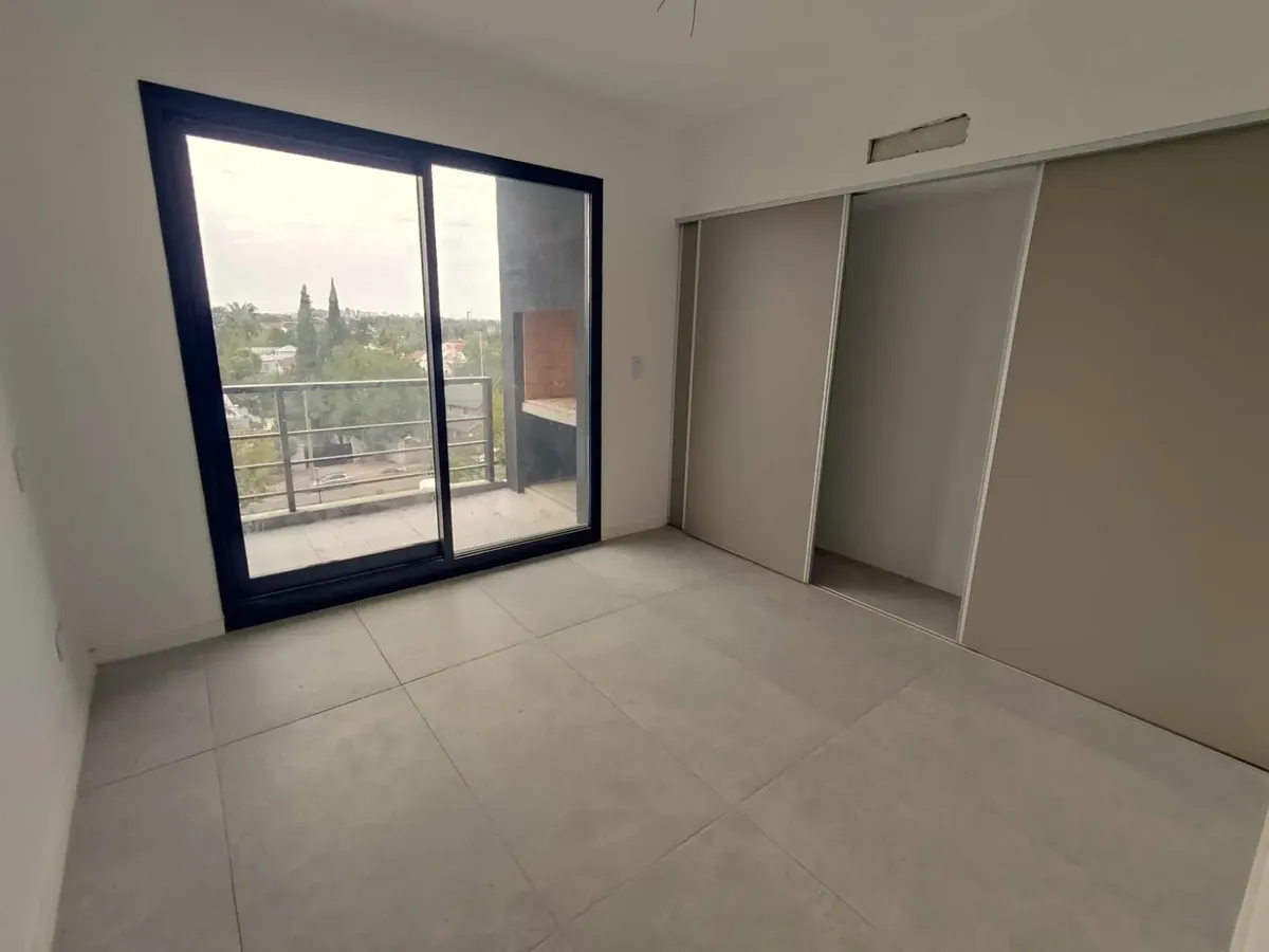 5th floor, balcony with grill