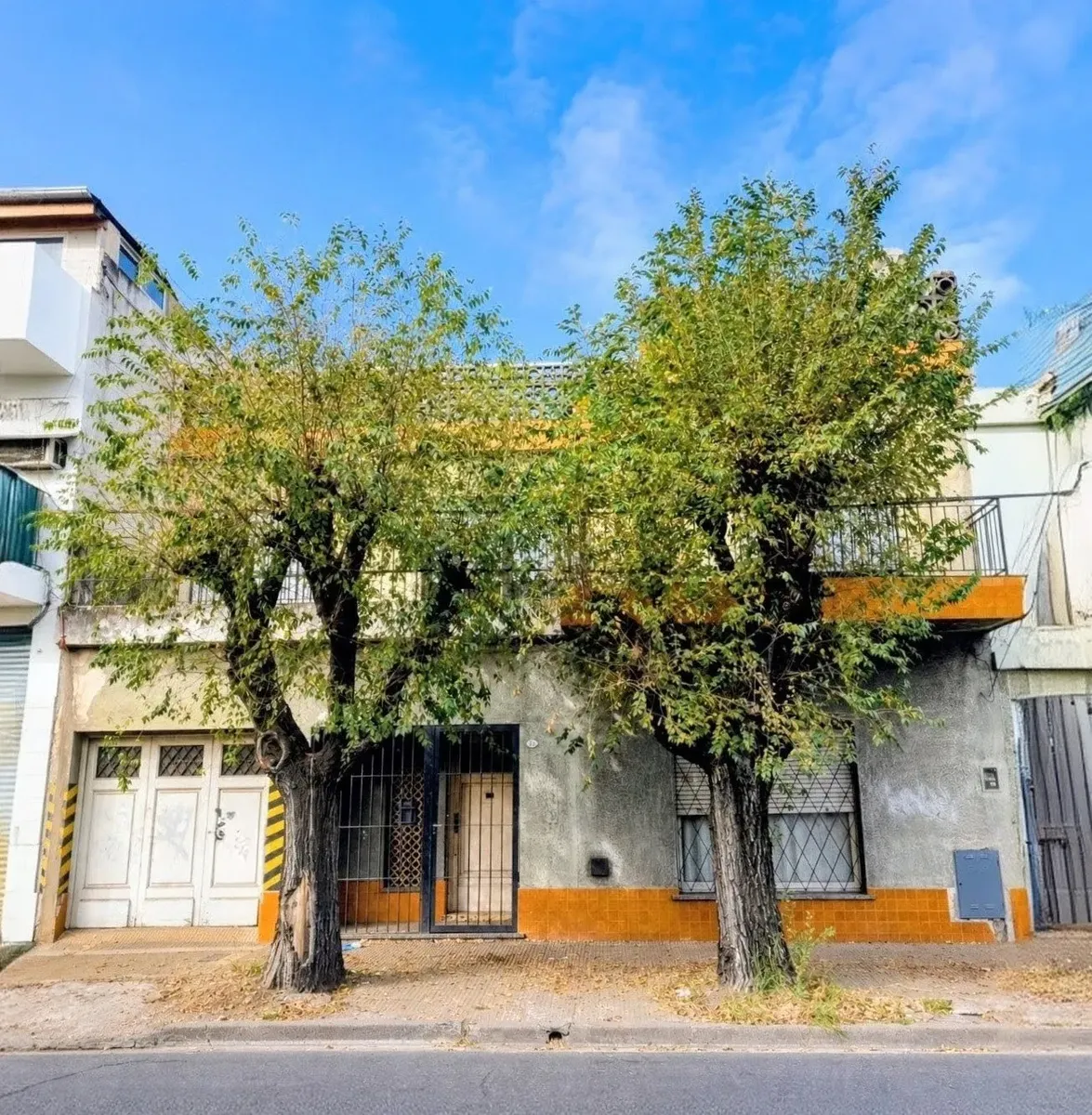 4-room house with patio