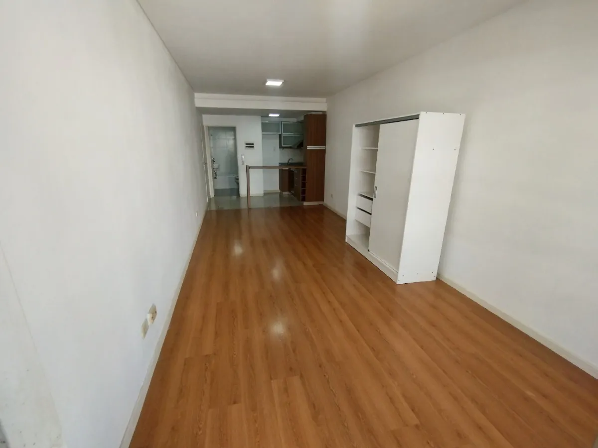 Studio 8º andar com varanda