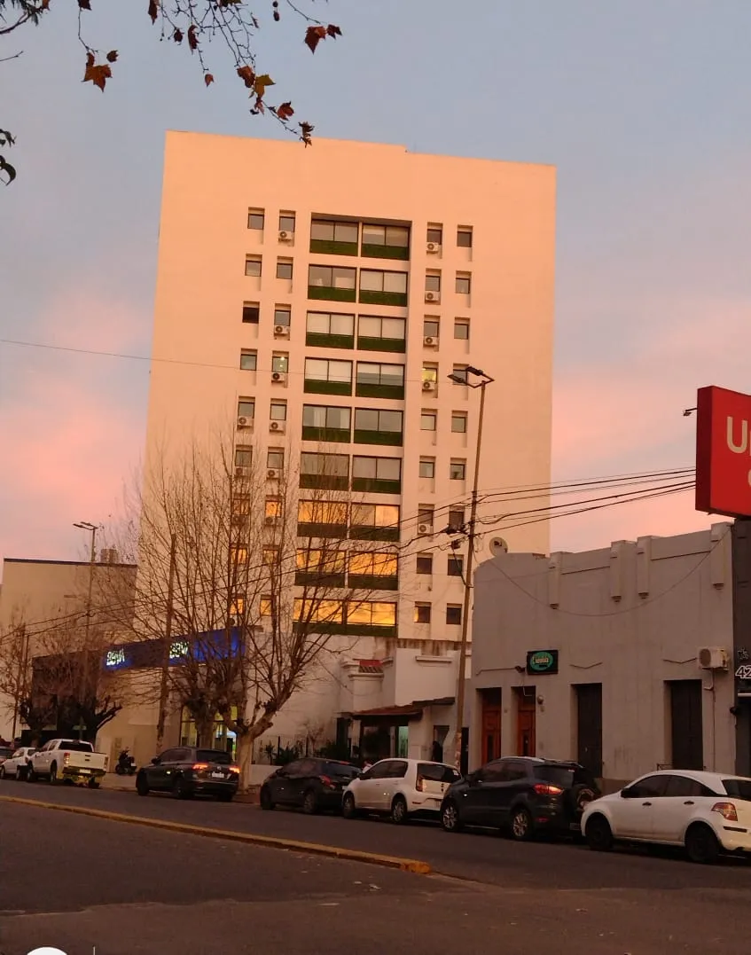 Alquiler Bernal Centro. Edificio Domini. 2 Ambientes Amplios Con Seguridad 24 Horas, Pileta, Gym, Deck, Lavadero, Parrilla, Sum