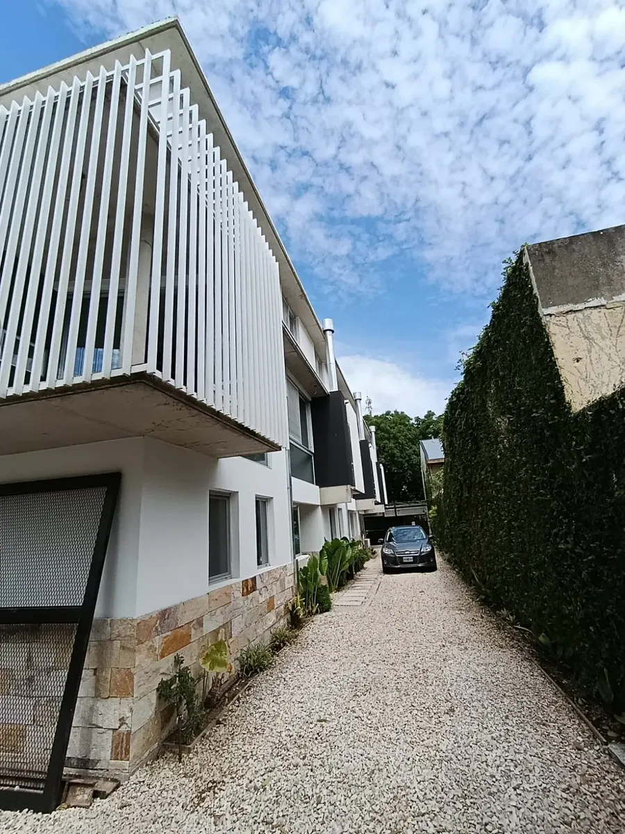 Triplex Unico Alquila Dueño. Al Frente, Con Cochera. Balcones Con Parrilla, Todo Luz , Todo Sol