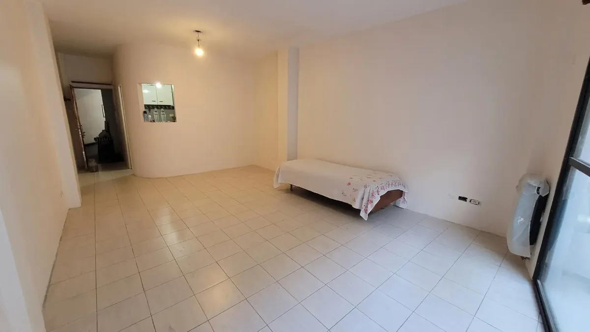 Studio com pátio e cozinha separada