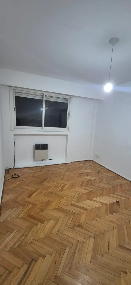 Alquiler Departamento 3 Ambientes Al Contrafrente Con Balcón, Vista Abierta Y Baulera En Subsuelo