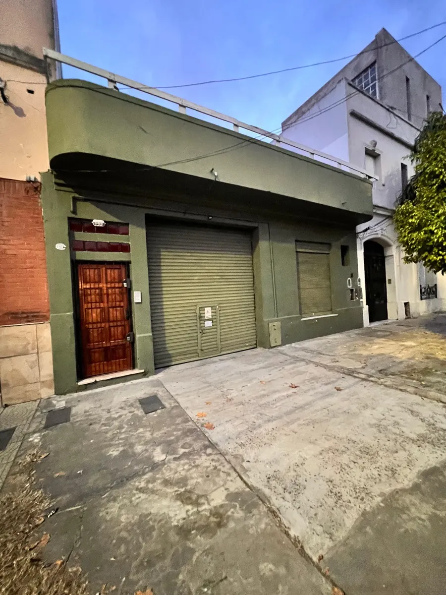 Casa En Alquiler - Escalera Por Primer Piso - Quinta Galli - 3 Ambientes