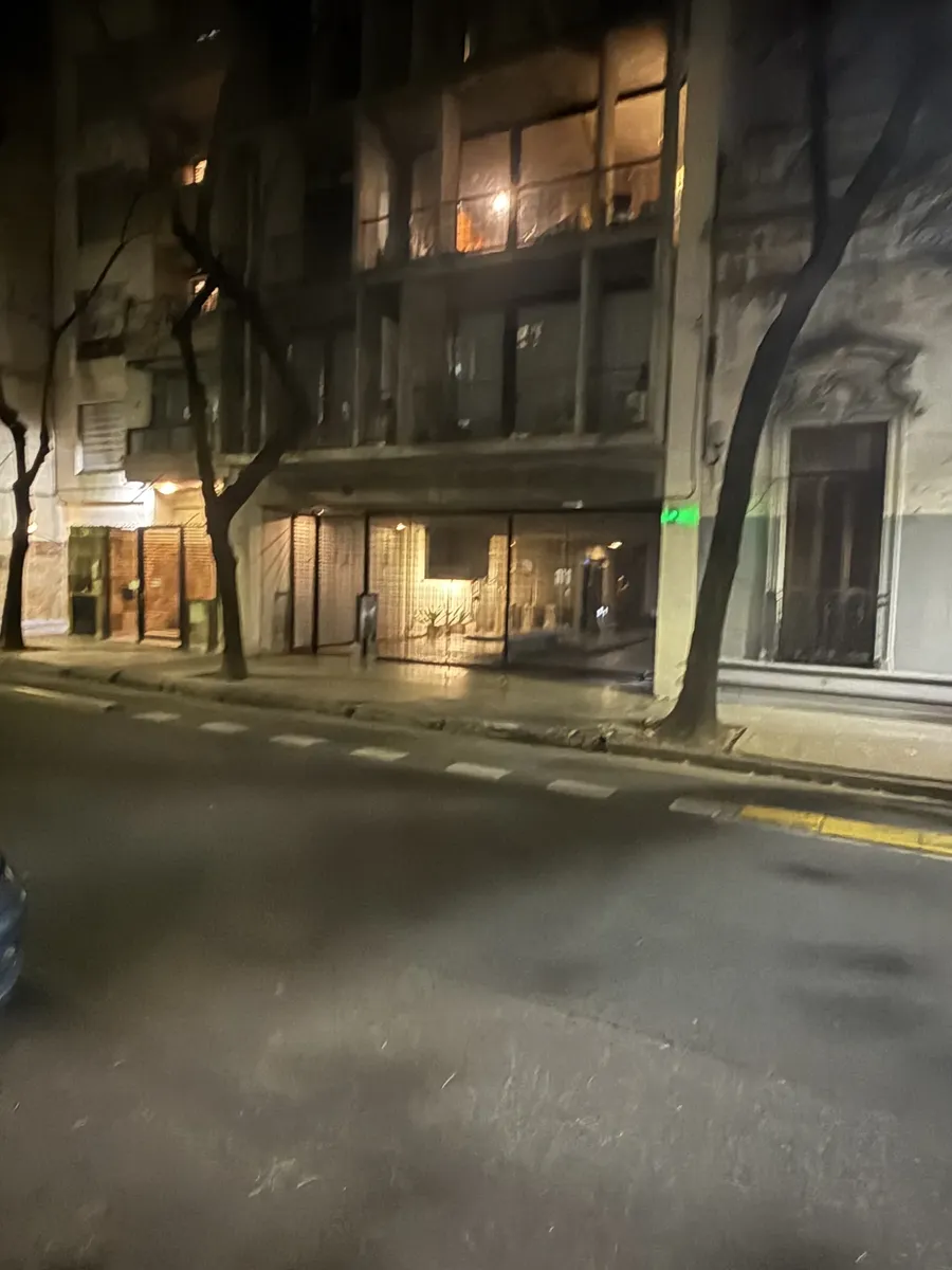 Monoambiente Contrafrente Con Vista Abierta A Plaza. Exelente Ubicación A Mts De Pedro Goyena