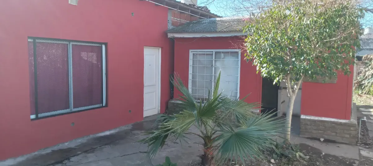 Alquiler De Casa 2 Ambientes Sobre Lote Propio 240m Jardín Arbolado