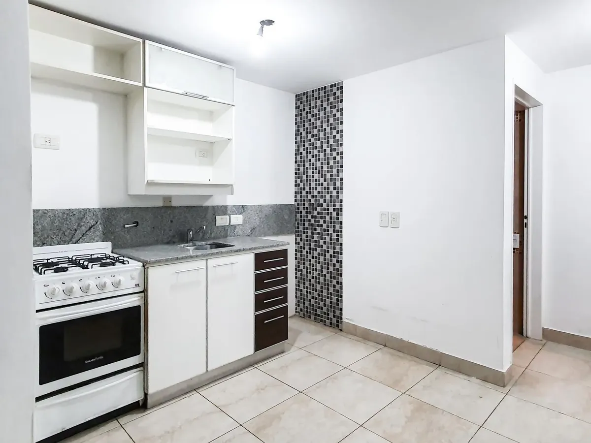 Monoambiente Con Balcon Al Frente En Alquiler