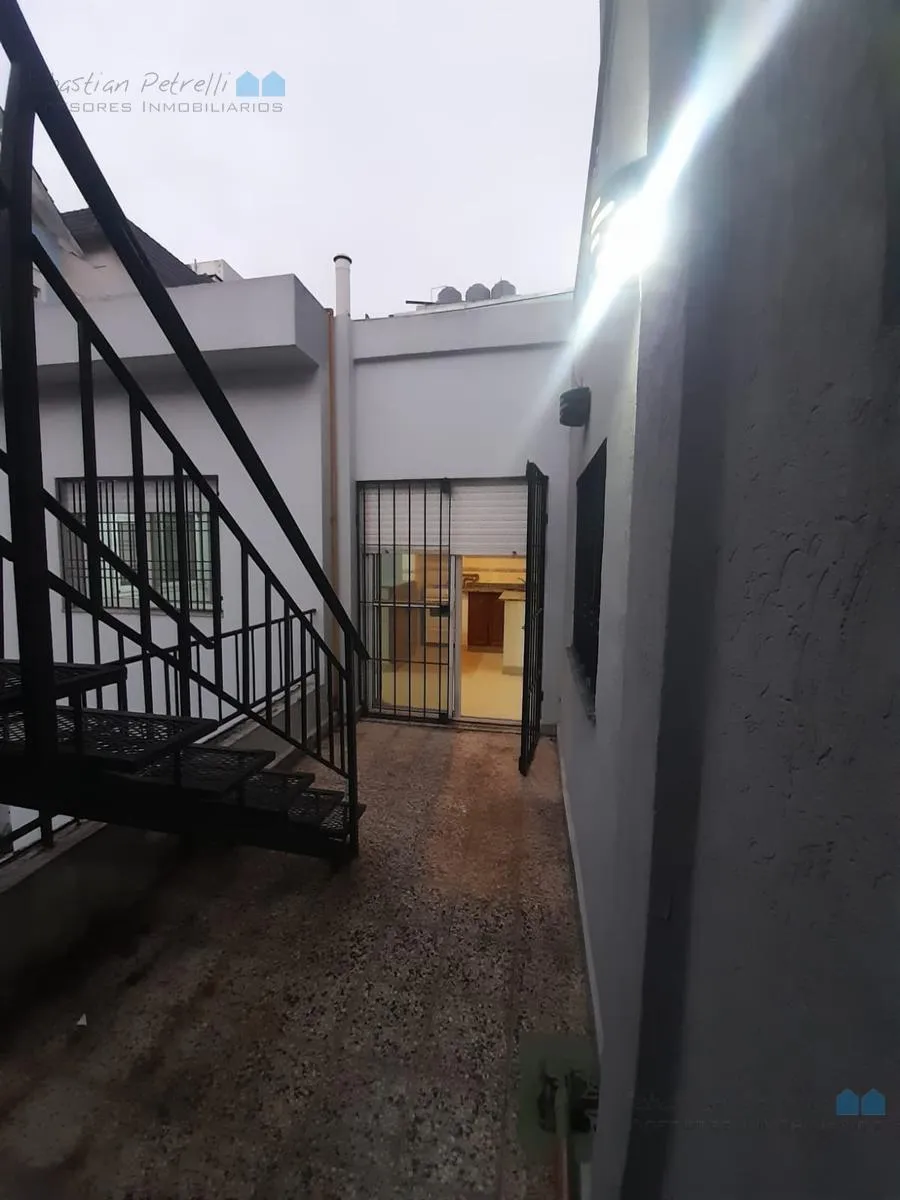 3 ambientes con patio y parrilla
