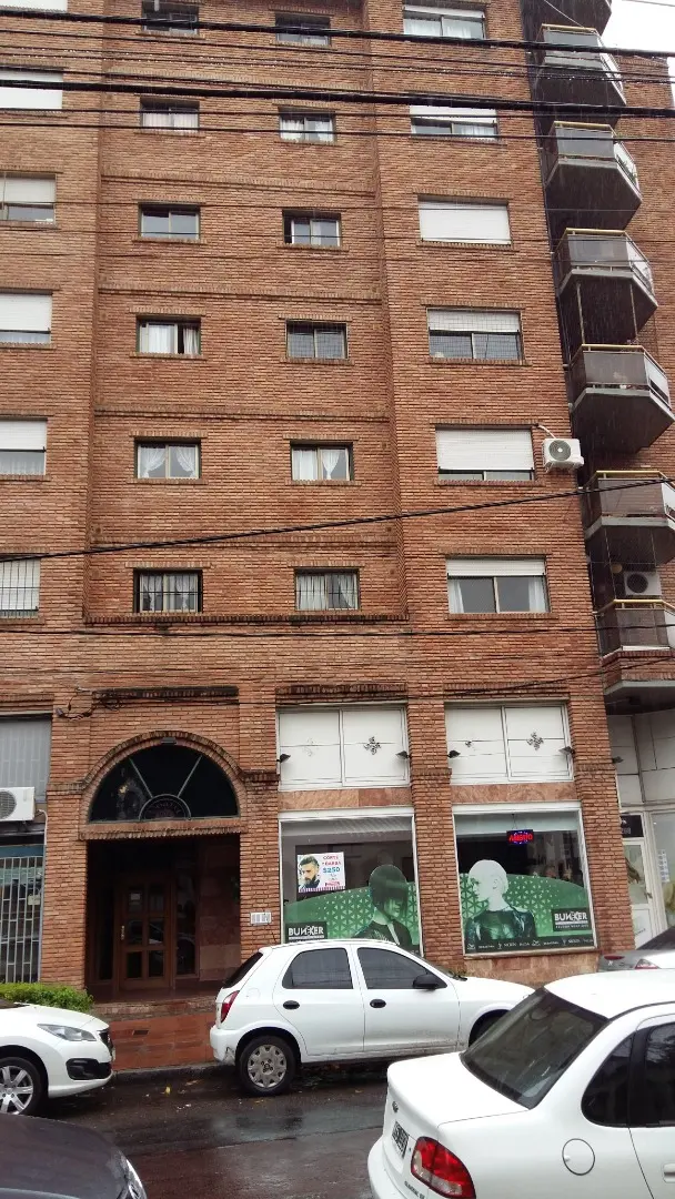 Muy Buen Depto. 2 Amb. Amplio Con Balcòn Al Fte. Herm.vista