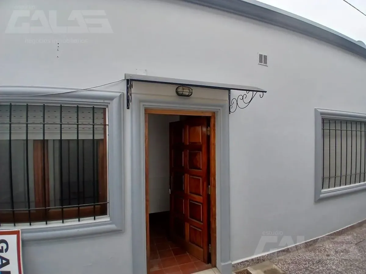 Alquiler Ph 3 Ambientes Con Patio Techado, Parrilla Y Lavadero En Castelar Norte, A 6 Cuadras De Est