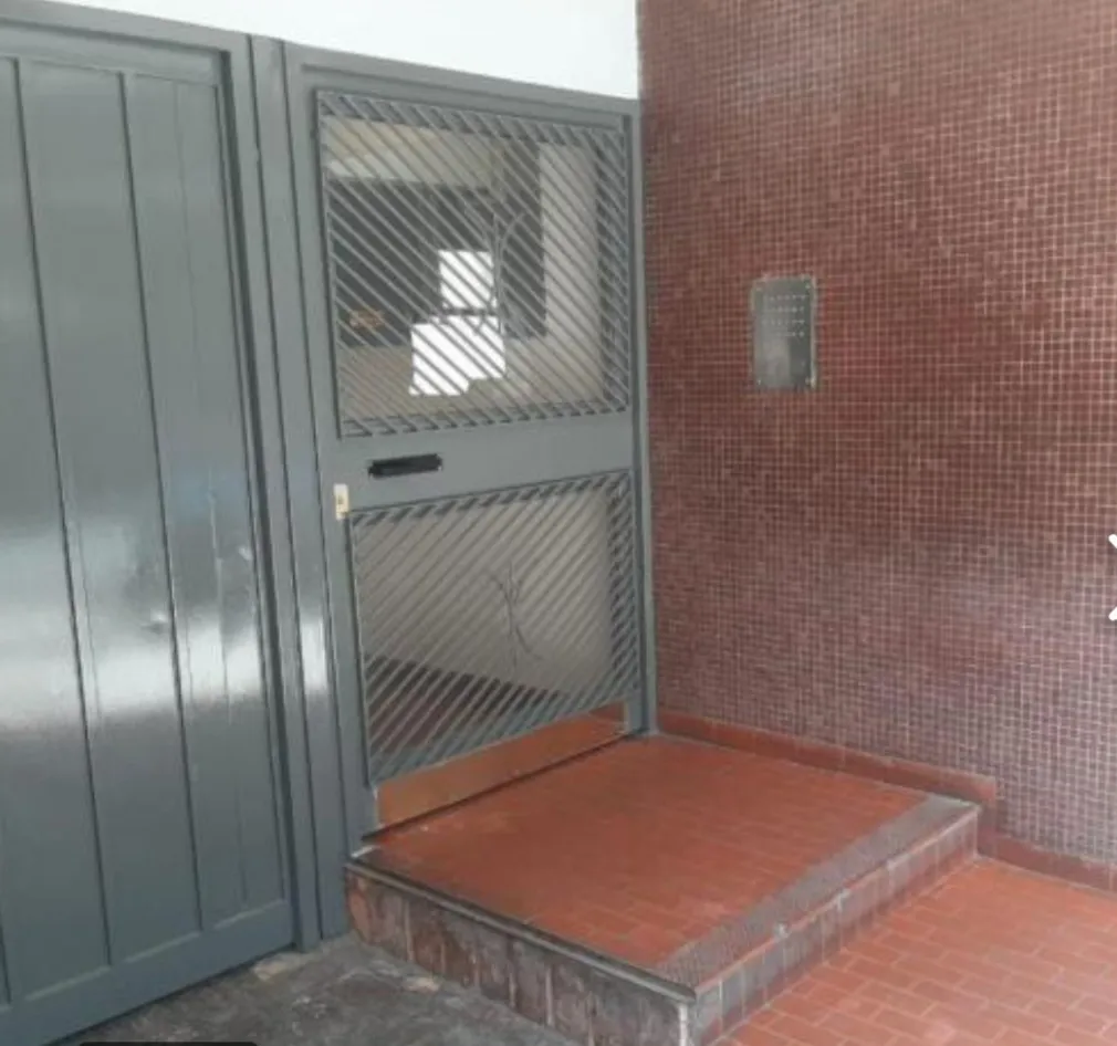 Leiva 3965. A 1 Cuadra De Corrientes. 1° Piso Por Escalera. Muy Buen Estado