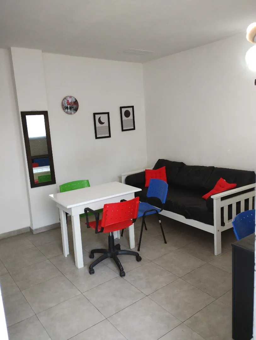Excelente Dos Ambientes Con Terraza Cuarto Piso Por Escalera