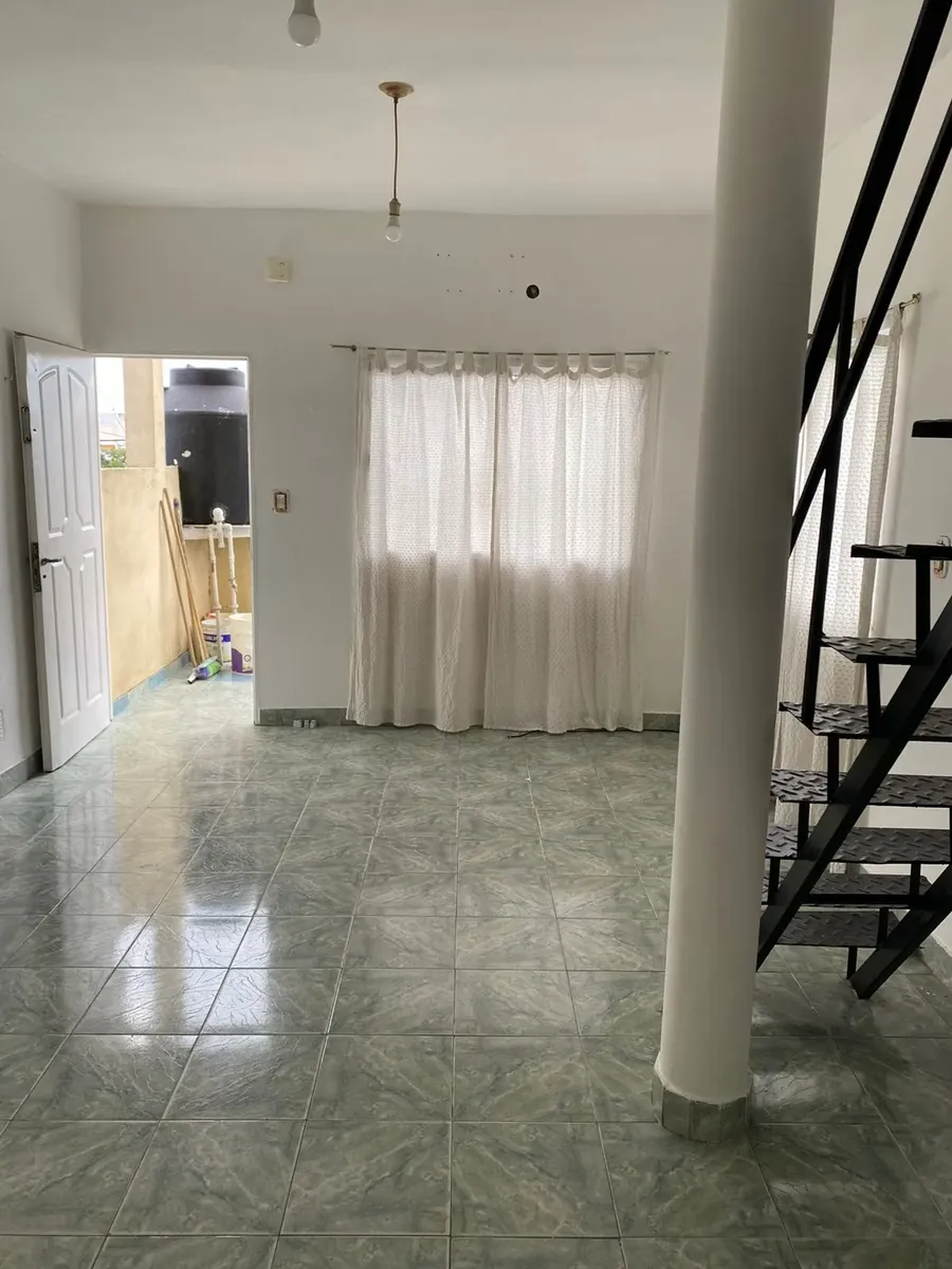 Planta alta con patio y 2 baños