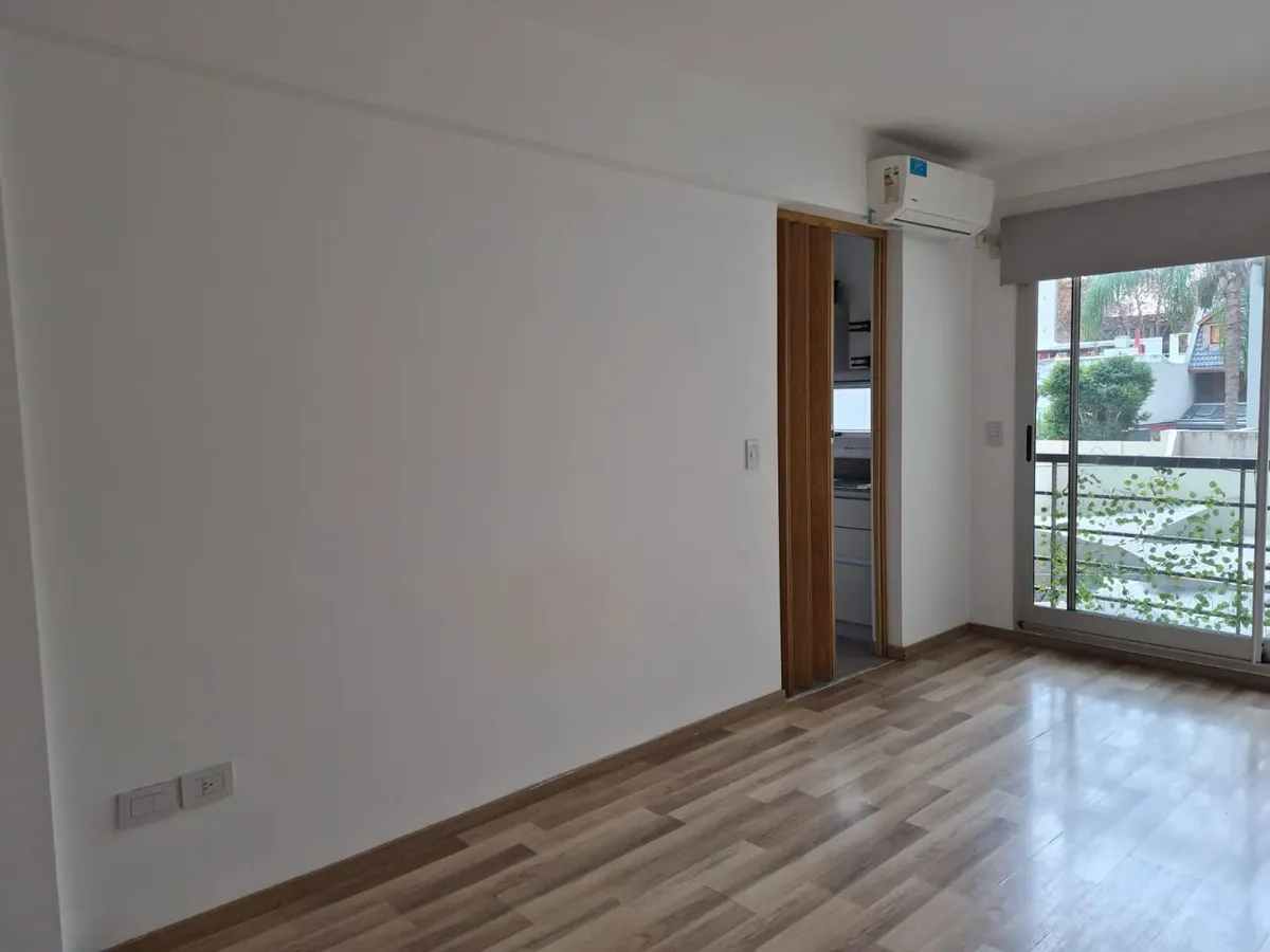 Alquiler Monoambiente. Apto Profesional. Urquiza R