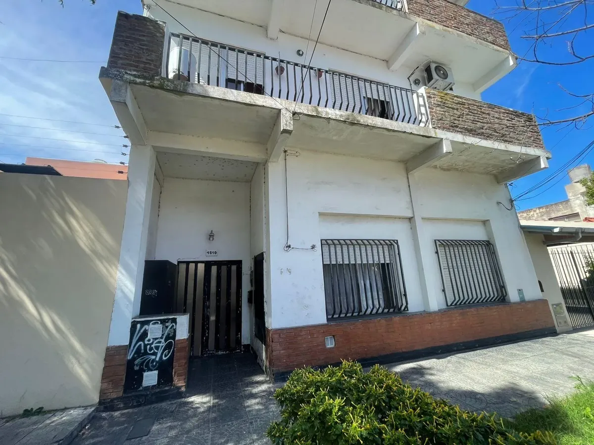 PH with patio and 2 bedrooms