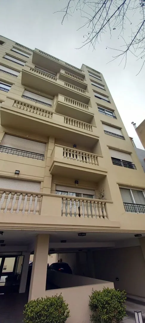 Ermoso Depto De 2 Ambientes Con Amplio Comedor, Balcon. Excelente Ubicacion