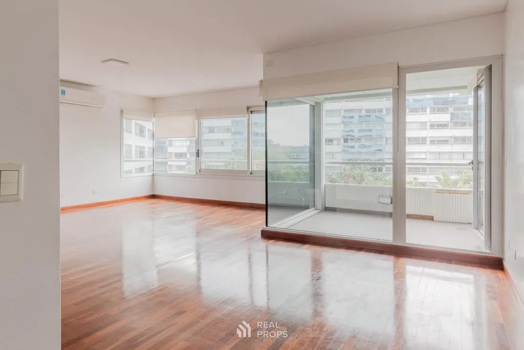 3-room apt with balcony and parking