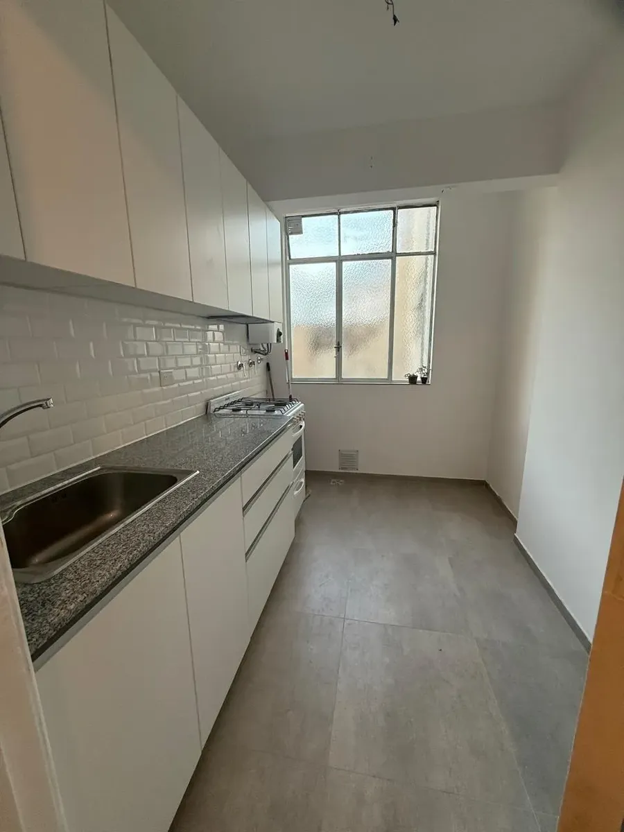 Renovated 2-room apt, Subte A