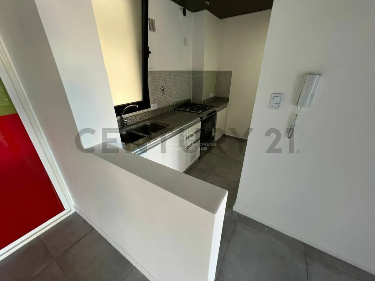 1 quarto, cozinha separada