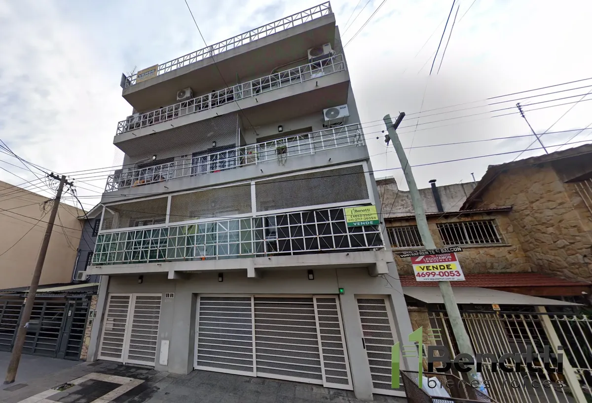 Studio no 2º andar com varanda