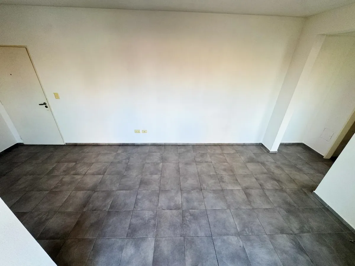 Departamento De Dos Ambientes Con Cochera Propia