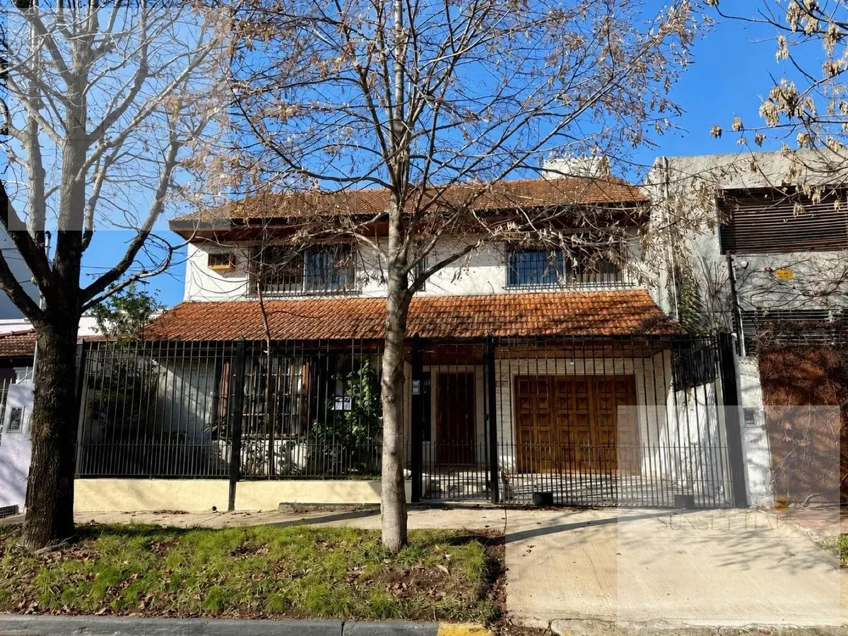 Casa 5 Ambientes Con Jardín Y Pileta En Alquiler