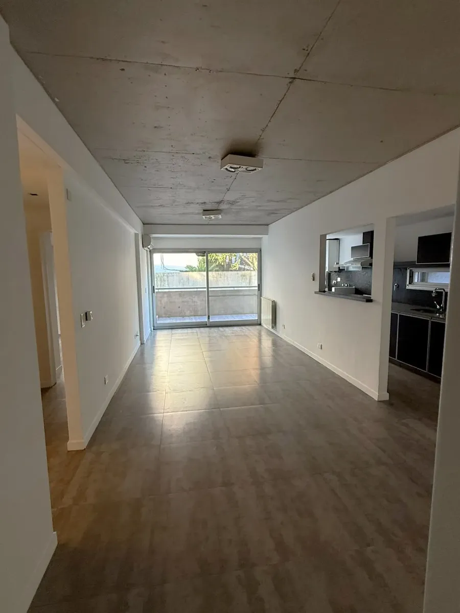 Excelente Departamento C/ Cochera En Inmejorable Ubicación, A Metros Del Hipódromo Y Cerca De La Estación Acassuso
