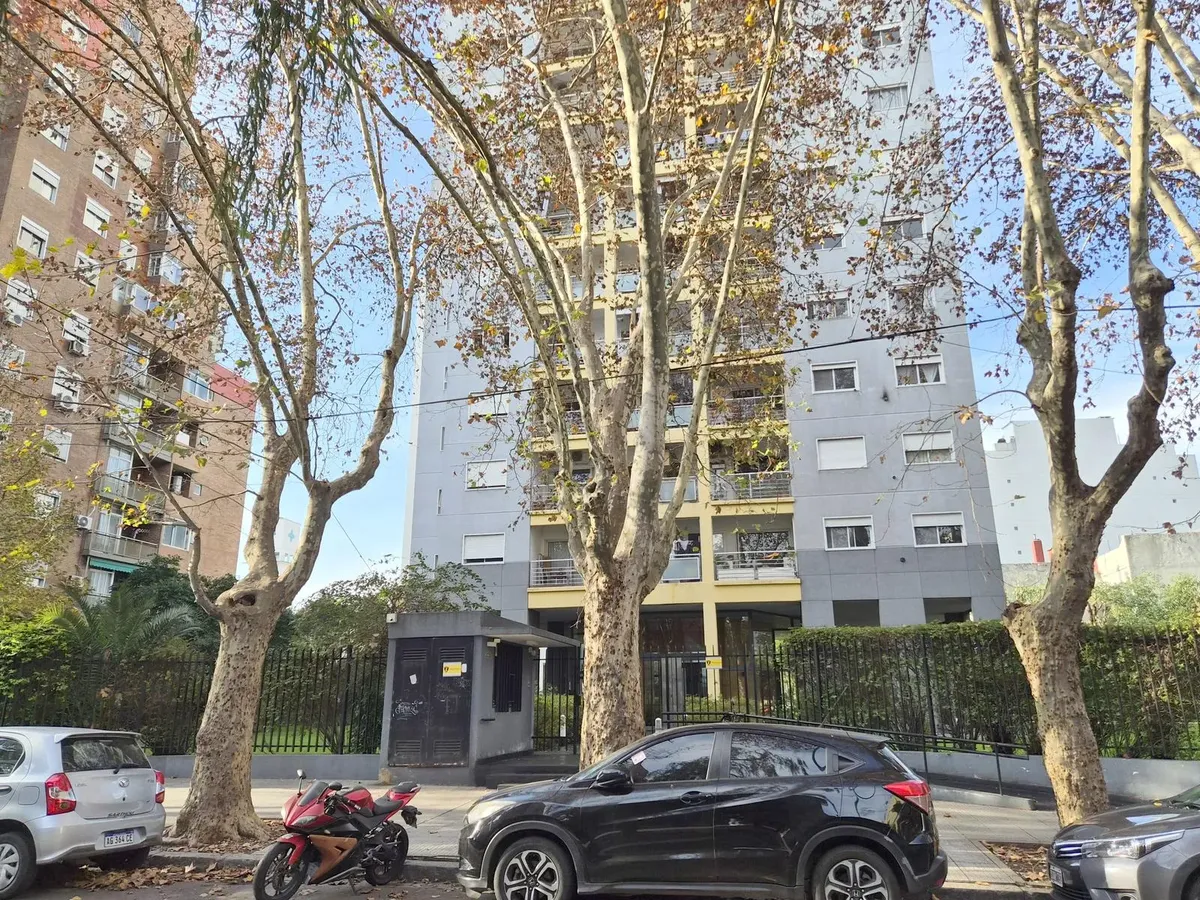 Coghlan. Alquiler Departamento 2 Ambientes . Excelente Ubicación