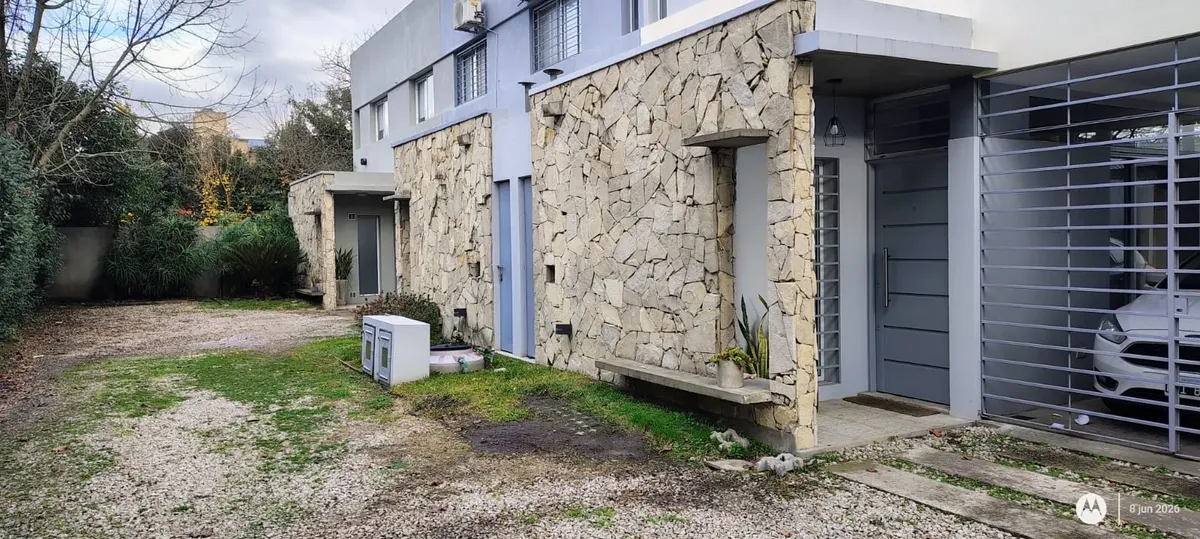 Duplex amueblado con jardín