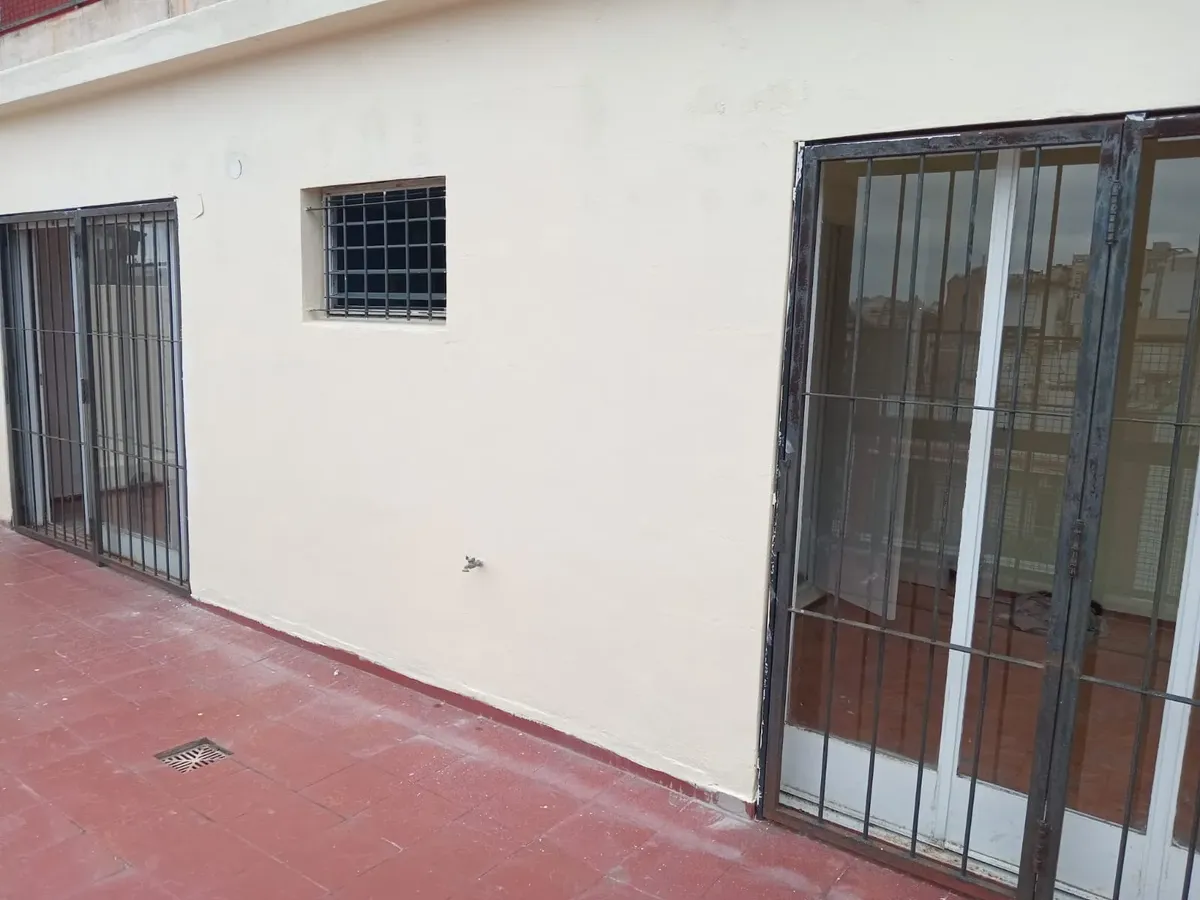 Alquiler Departamento 3 Ambientes En Parque Centenario. Piso Alto