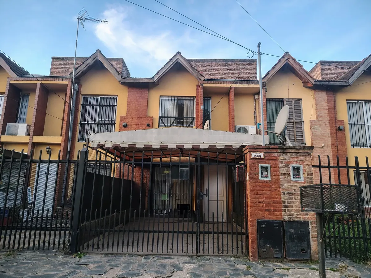 Triplex com pátio e churrasqueira