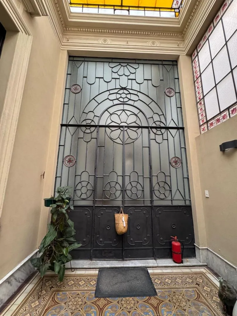 Casa histórica com jardim e piscina