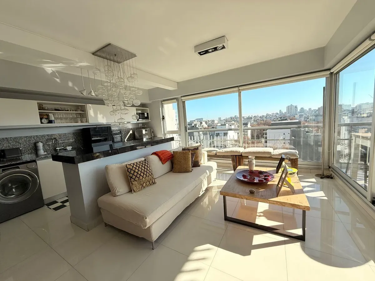 Piso 11, amoblado, 2 baños