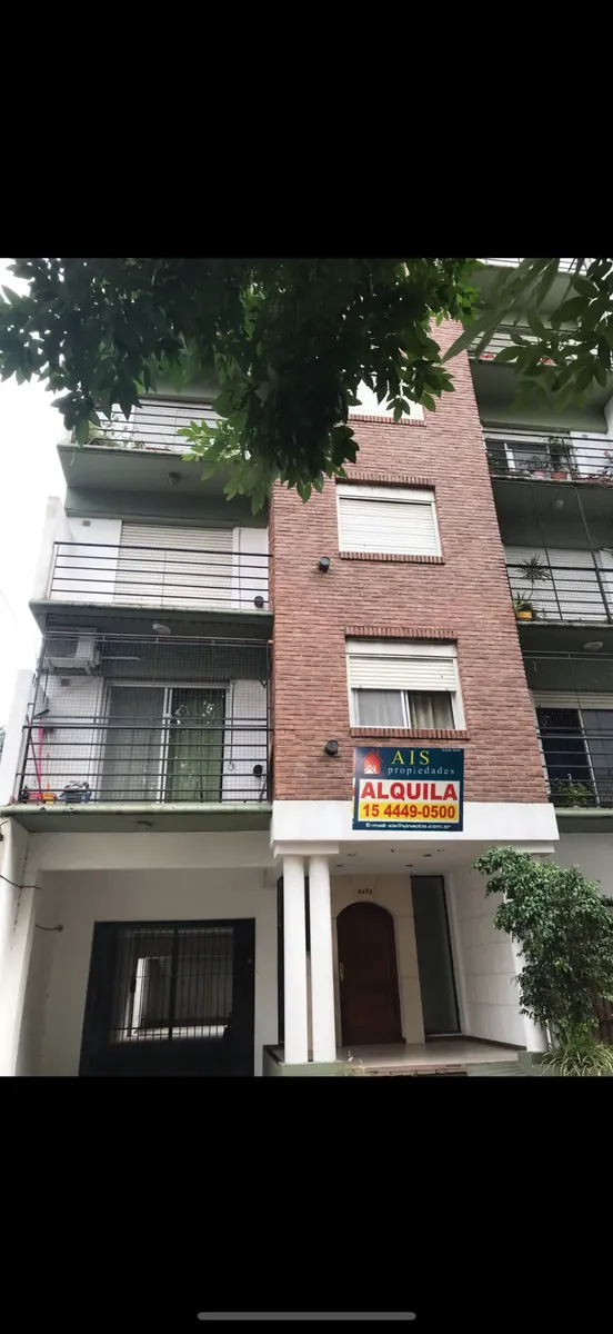 2 Ambientes Luminosos Al Frente Con Balcón