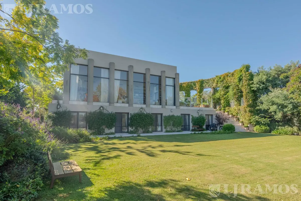 Casa Con 4 Dormitorios En Alquiler En El Golf