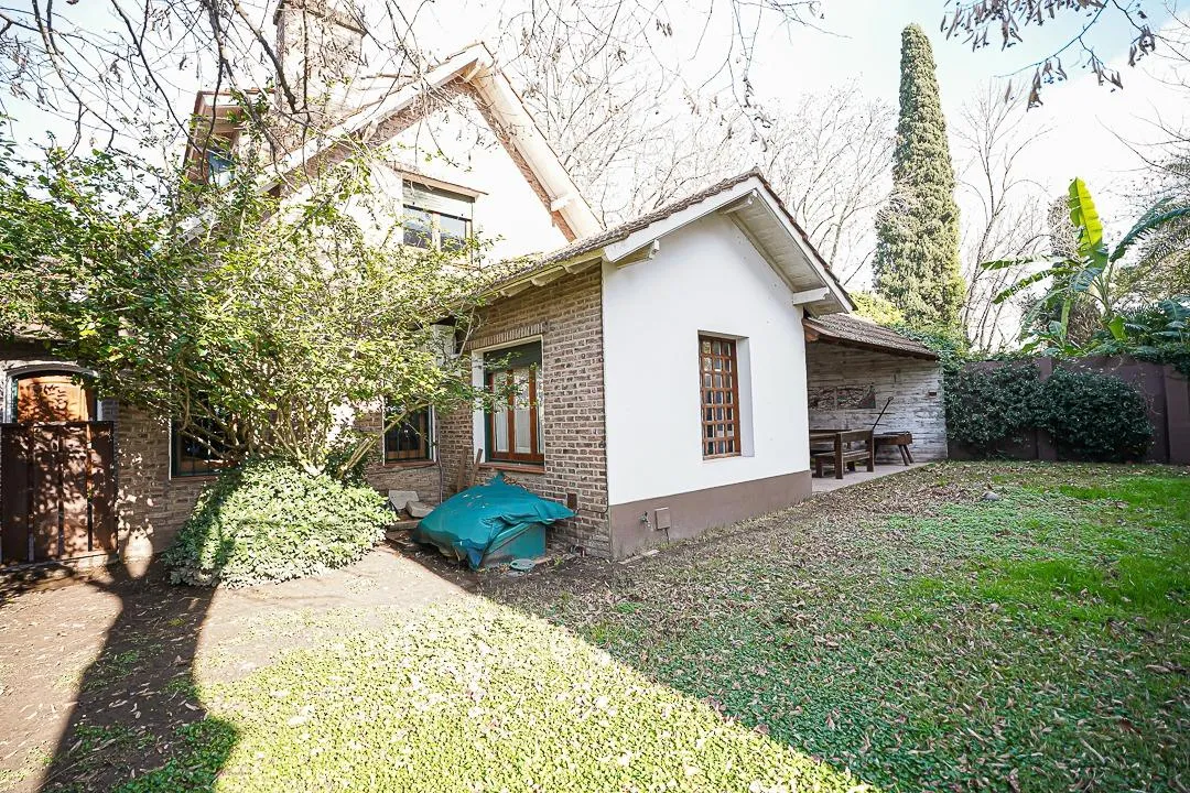 Casa em 2 andares com piscina