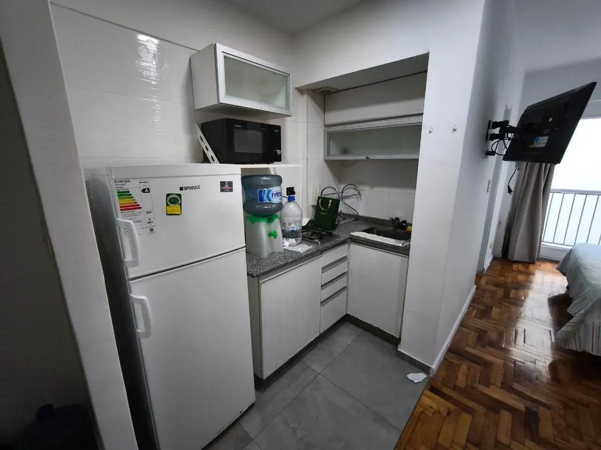 Monoambiente amoblado con balcón