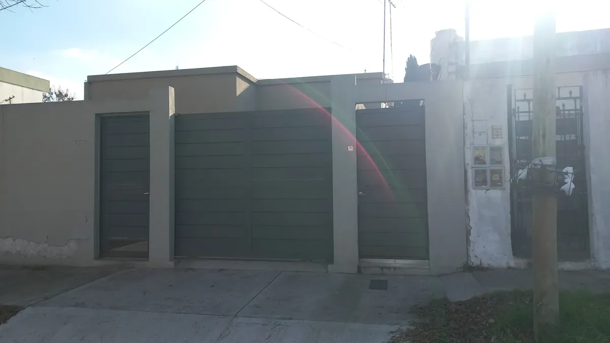 Casa Refaccionada A Nuevo Con Excelentes Espacios, Conectividad Y Servicios