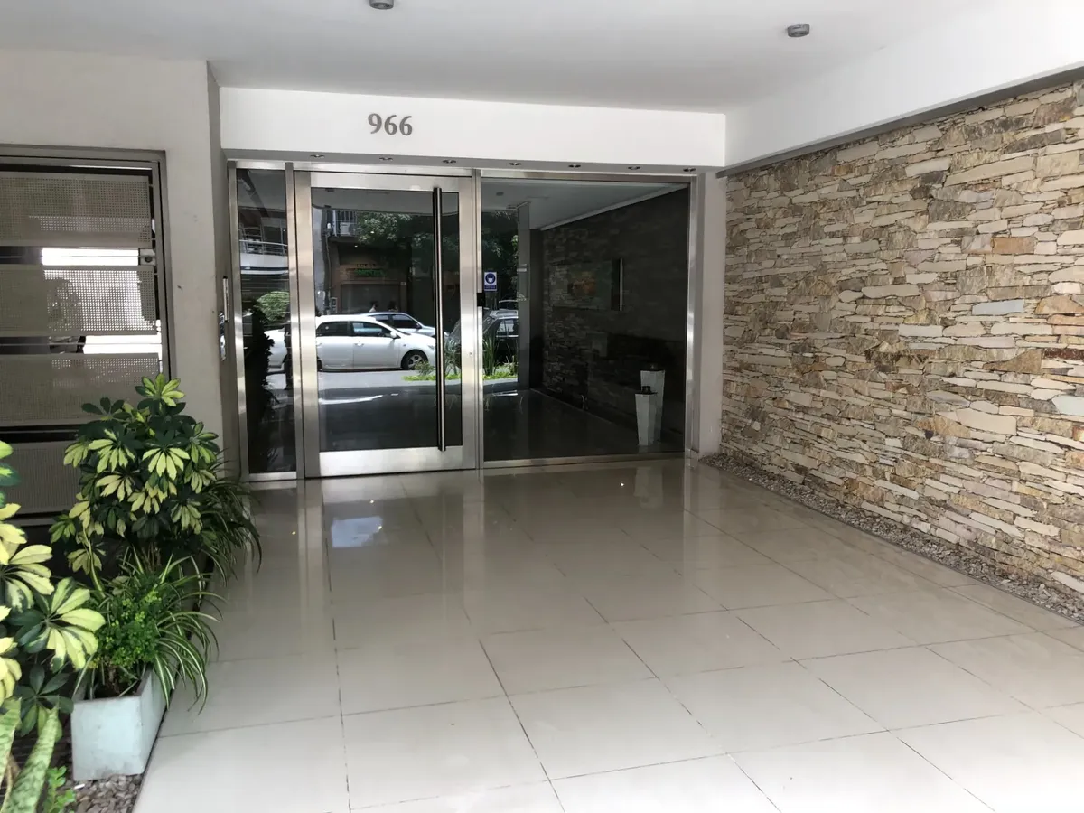 8° piso con balcón y cochera