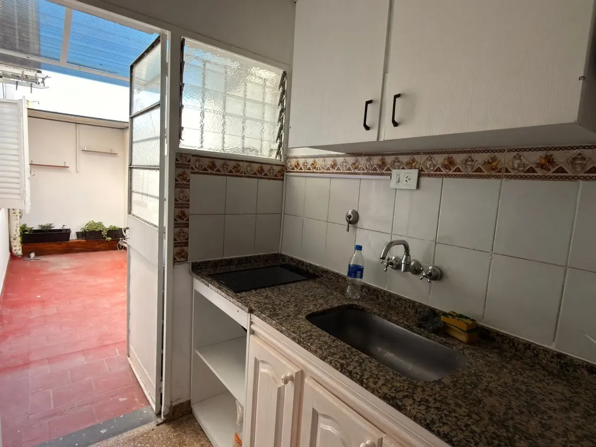 Departamento 2 Ambientes Sobre Calle Parana