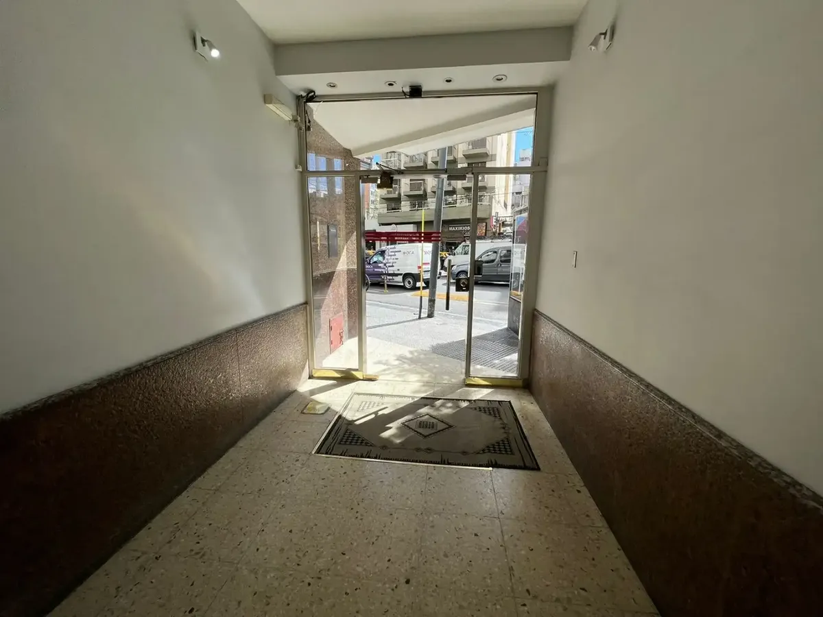 Planta baja, 2 ambientes, Av. Córdoba