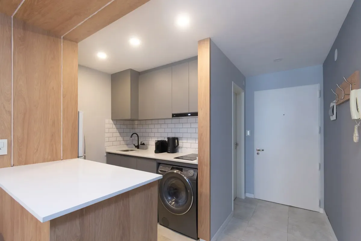 Hermoso Monoambiente Con Patio Propio, Totalmente Equipado Y Luminoso!