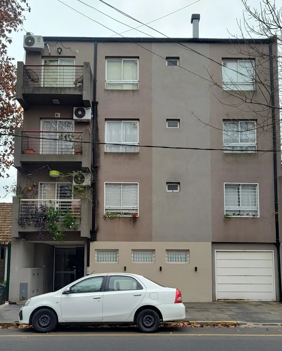 Excelente Departamento De 2 Ambientes Al Contrafrente En El Centro De Lomas De Zamora