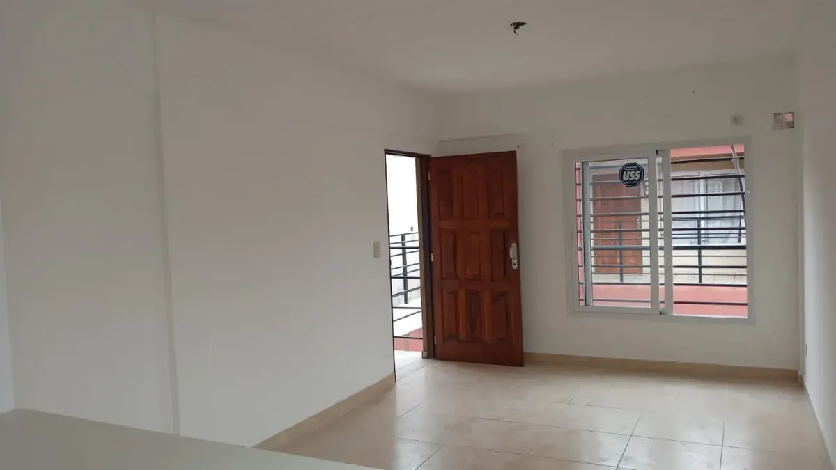 Departamento 2 Ambientes En 2°piso En Alquiler En San Justo