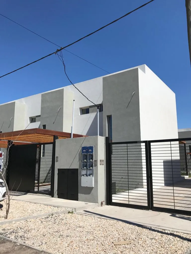 Duplex En Alquiler, City Bell, 2 Dormitorios, Jardín, Calefacción