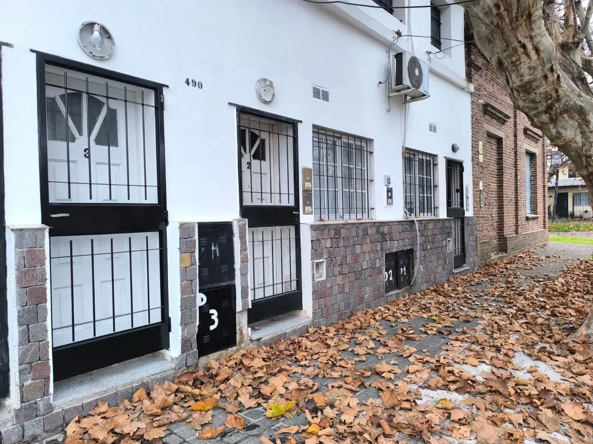 Ph Interno Con Dos Dormitorios En Alquiler, Sobre Jose Marmol Al 400, Temperley